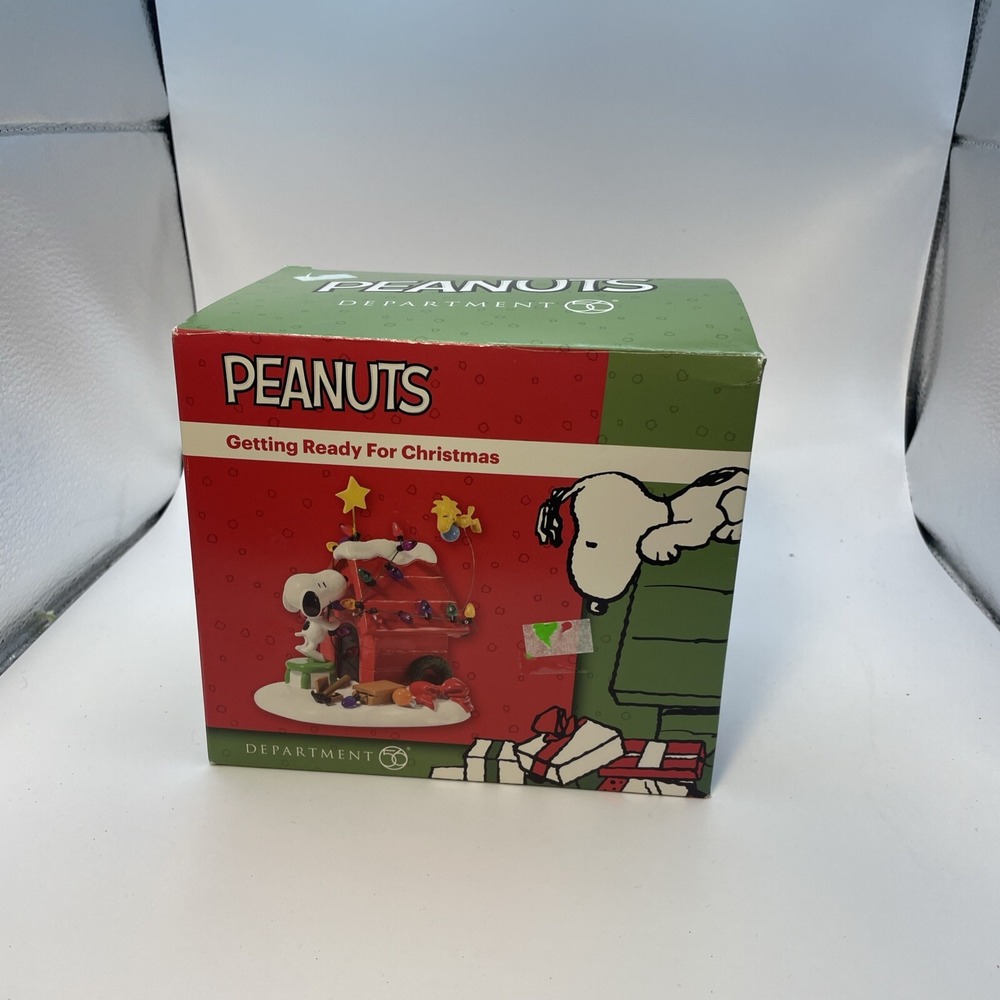 Peanuts Snoopy Department 56‎ "Getting Ready For Christmas" NIB